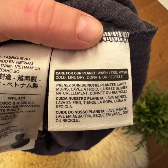 EUC Levi's Short Sleeve Button-Up Blouse - Picture 6 of 7